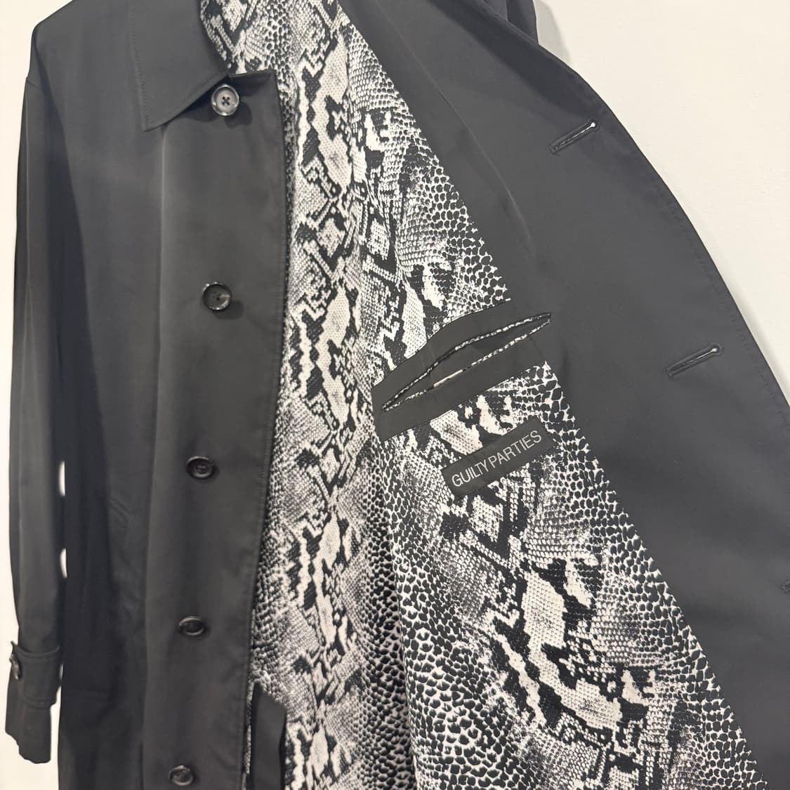 와코마리아 발카라 코트 블랙 / 파이톤 상품이미지3