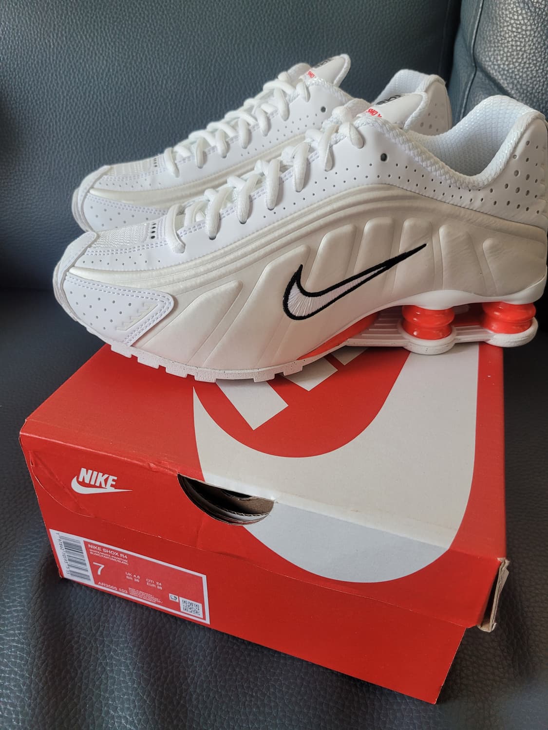 나이키 샥스 r4 240사이즈 상품이미지1