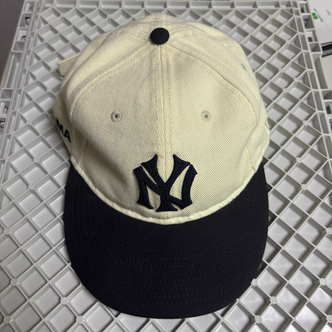 (크림보다 12000원 싸다!)뉴에라 MOMA 양키스 캡 상품이미지2