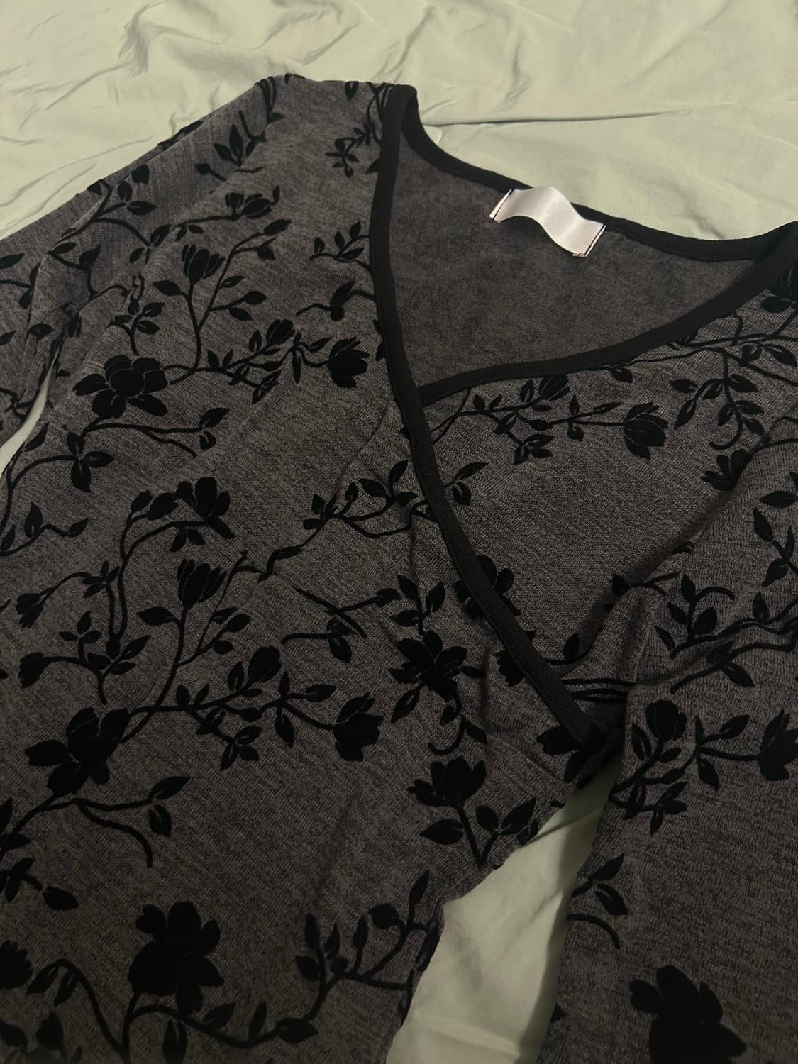 오리엔탈 벨벳 플라워 자가드 랩 티셔츠 상품이미지2