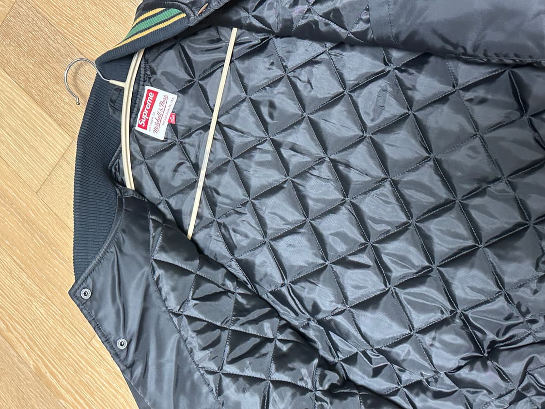 슈프림 미첼앤네스 카모 바시티 블랙 s사이즈 상품이미지3