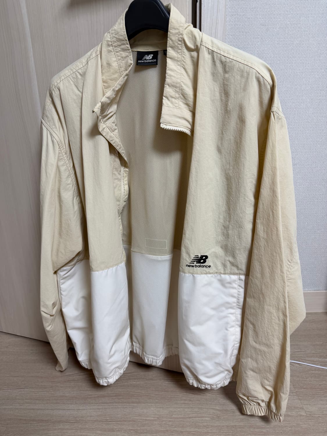 뉴발란스 집업 바람막이 베이지 컬러 100 라지 사이즈 상품이미지1