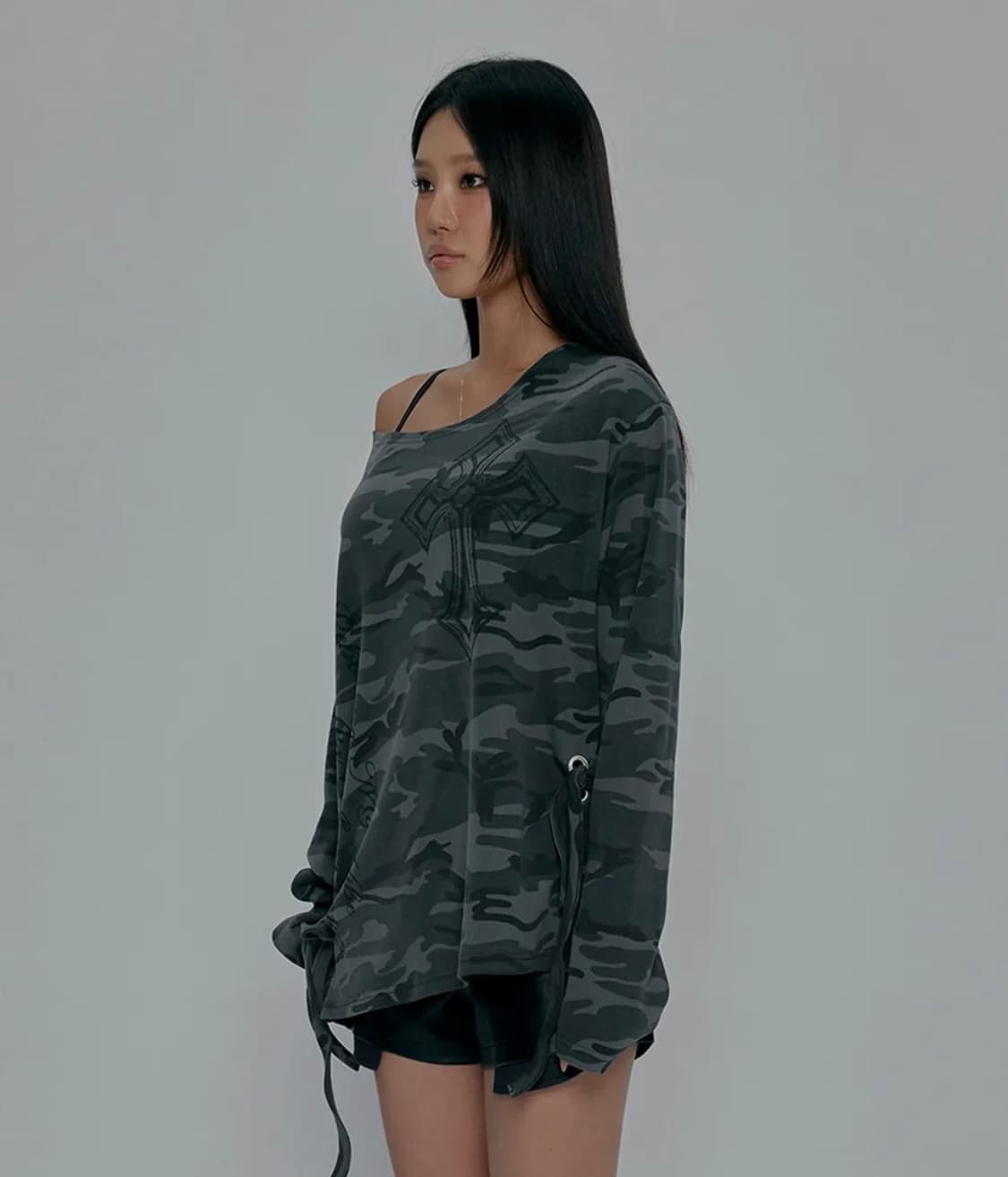 ONE SHOULDER GRAPHIC LONG SLEEVE_CAMO 상품이미지2