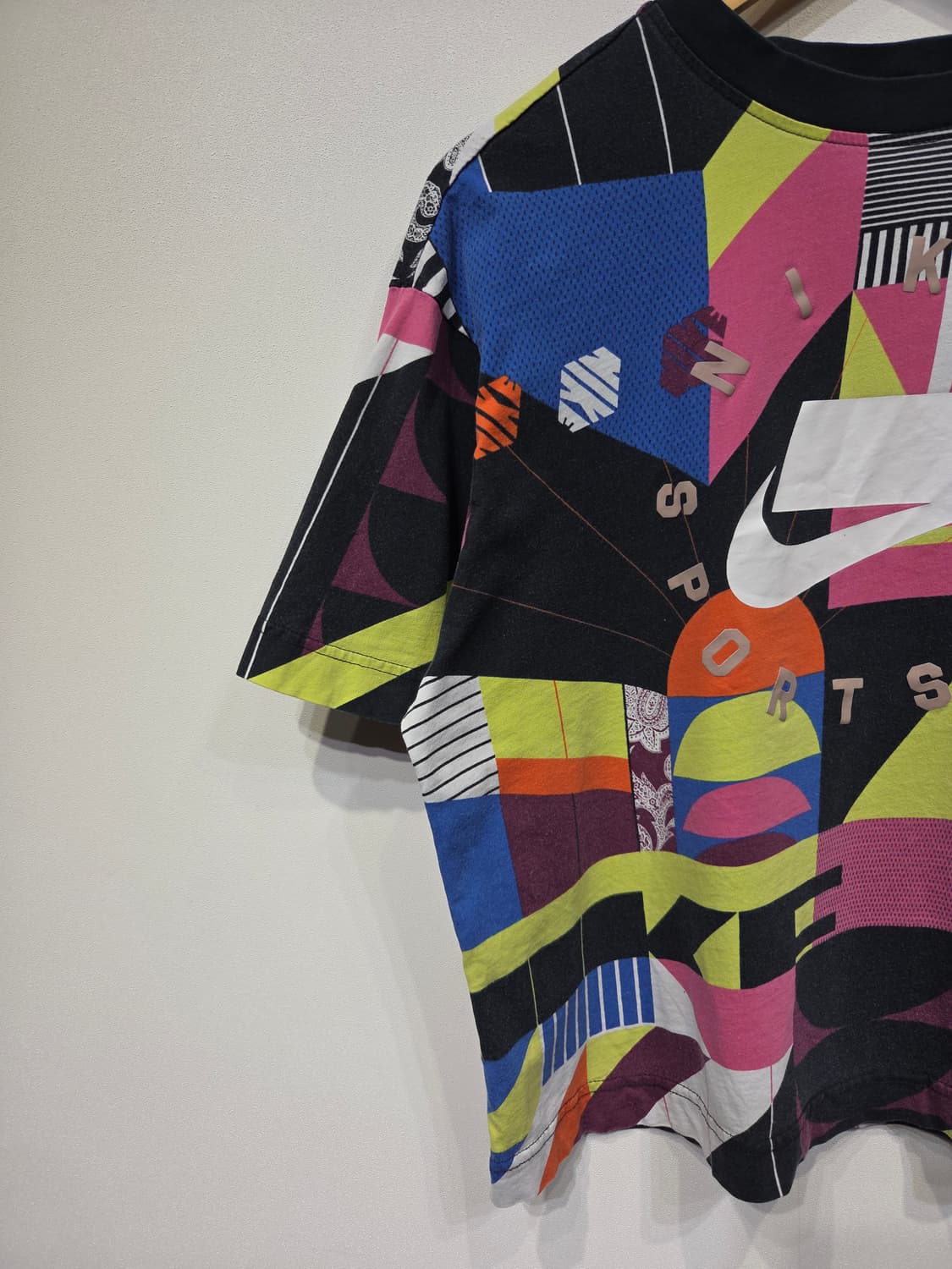 NIKE 나이키 NSW 패치워크 모자이크 반팔 티셔츠 상품이미지4