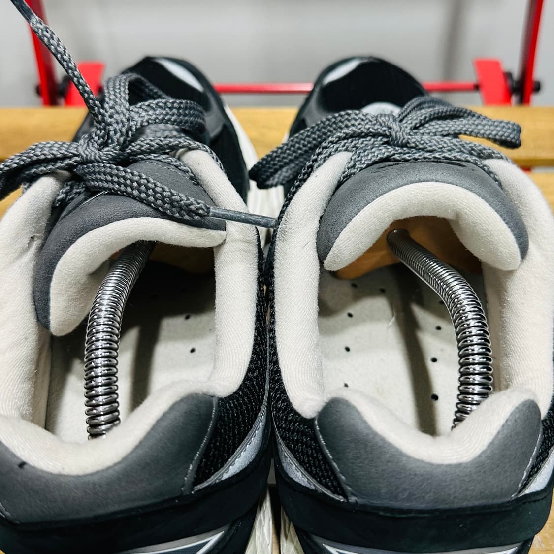 270) 뉴발란스 운동화 남성 남자 신발 2002R 블랙 상품이미지5