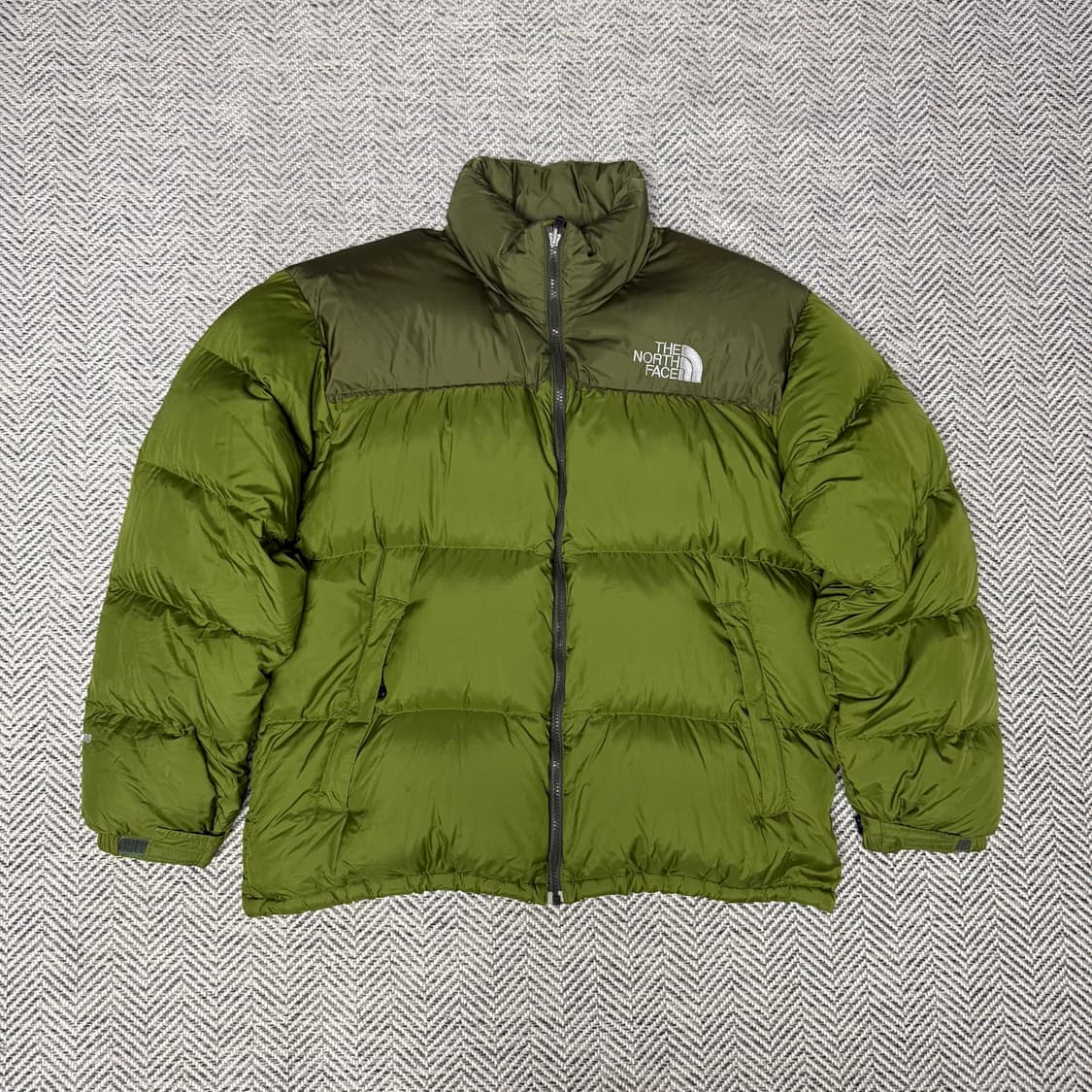 [105] 노스페이스 센터로고 무광 그린 700 눕시 패딩 상품이미지2