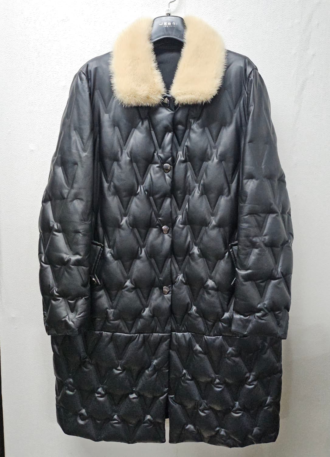 더 아이잗 밍크 카라 퀼팅 가죽 롱 구스패딩 코트 상품이미지1