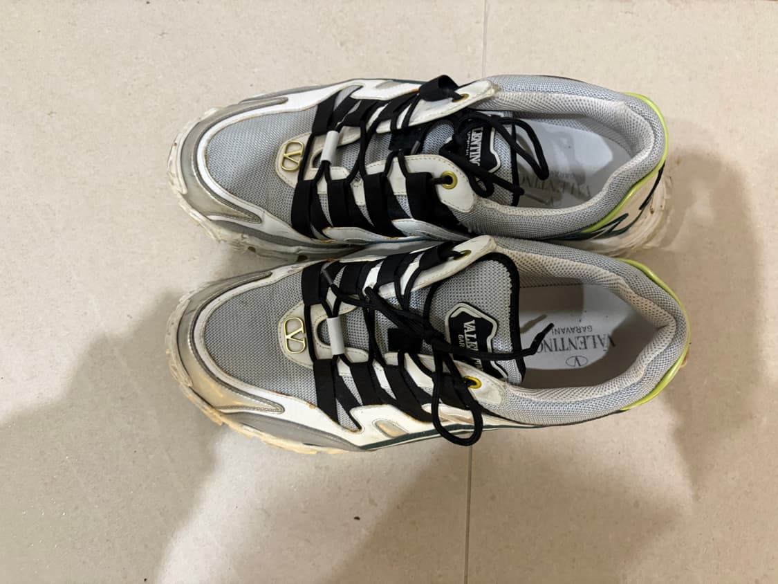 발렌티노  클라이머 스니커 43사이즈 팝니다 상품이미지3