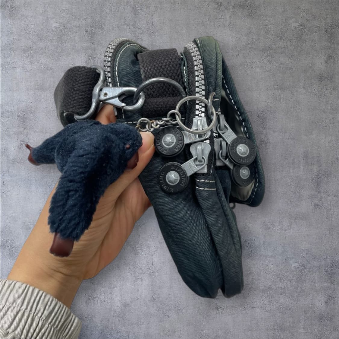 키플링 Kipling 네이비 미니 플랩 크로스백 상품이미지3