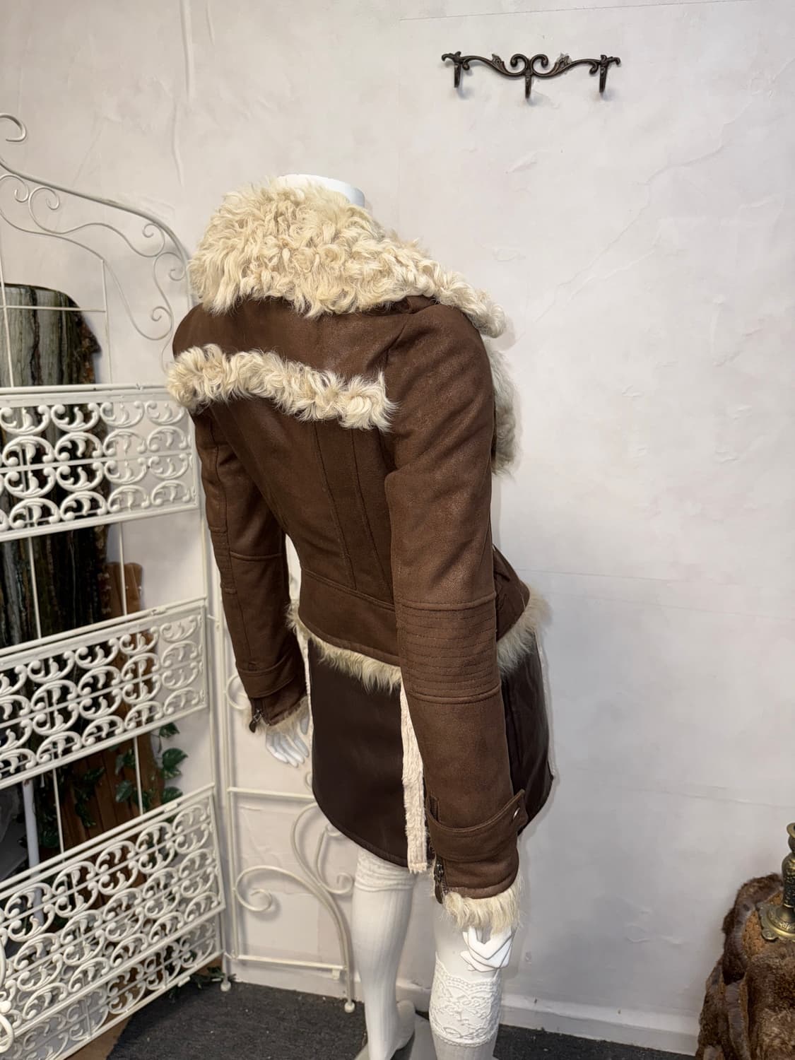 Dark brown lamb fur buckle mustang 상품이미지6