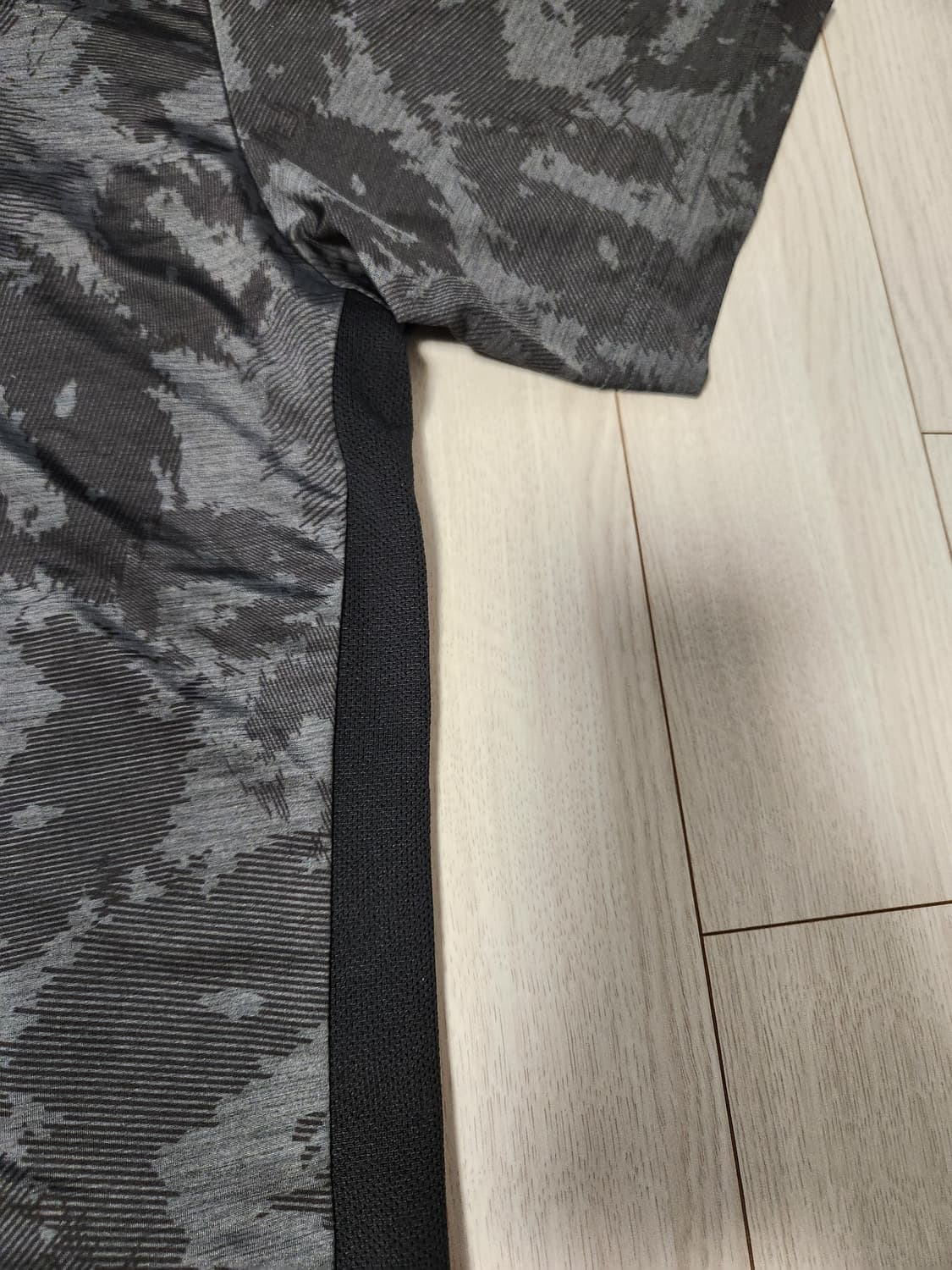 블랙야크 카모플라쥬 쿨링 기능성 반팔티 하프집업 사이즈105 xl

여러 상품이미지7