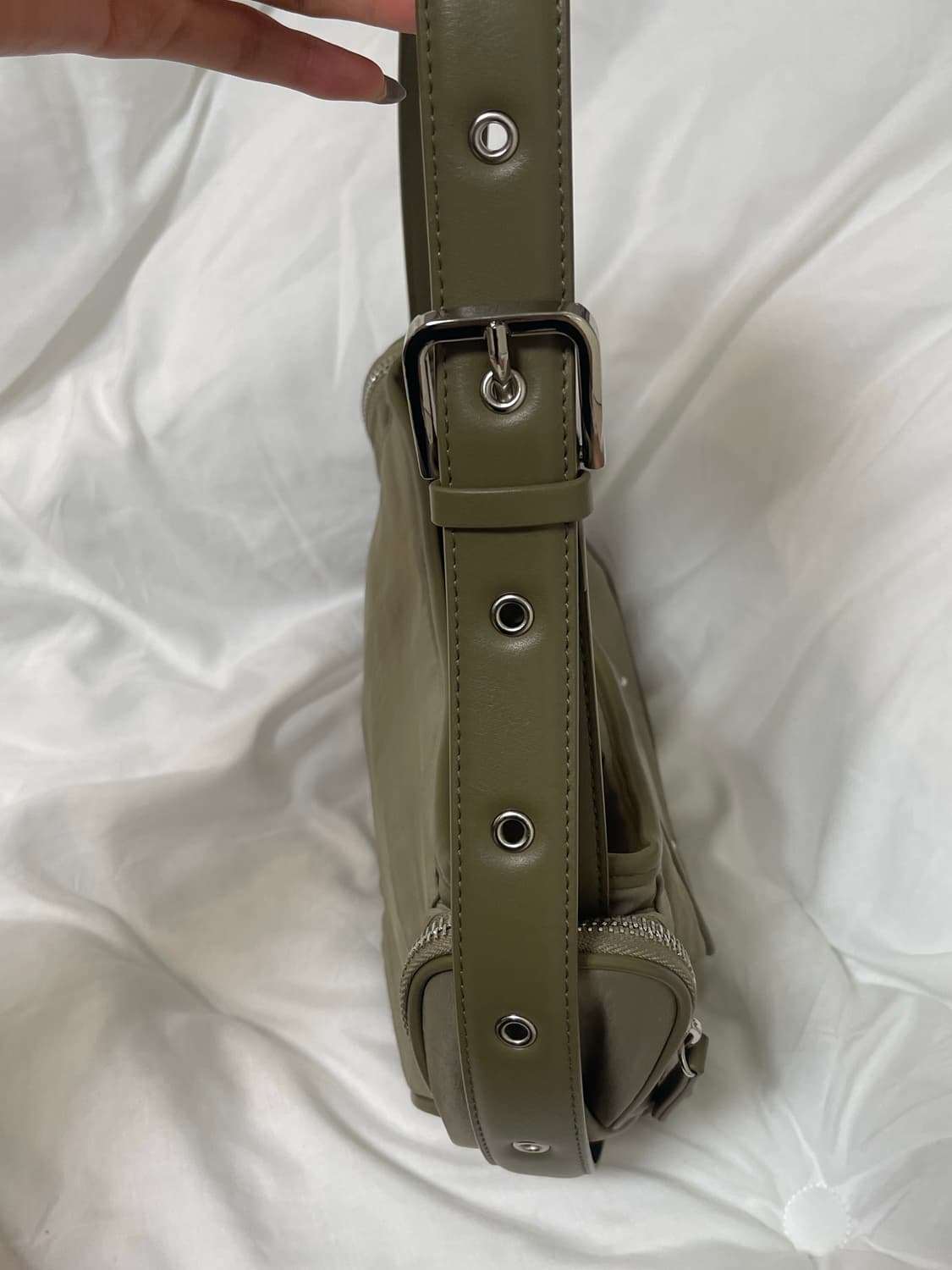 마뗑킴 마들렌 라운드 백 카키 상품이미지4