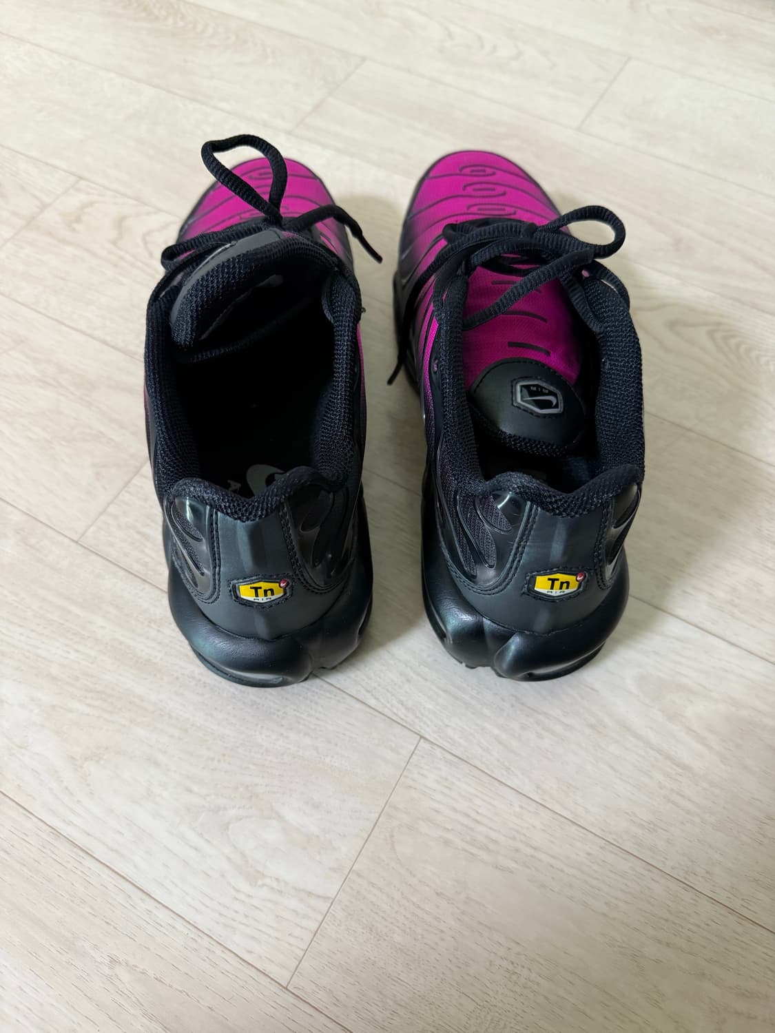 나이키 에어맥스 플러스 블랙 메탈릭 실버 상품이미지4