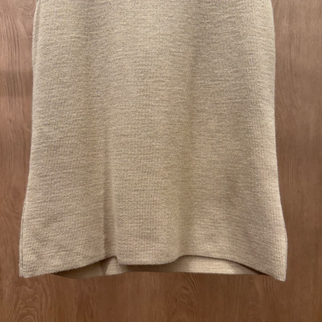 블루조인트 슬리브리스 니트 터틀넥 민소매 탑 슬림핏 베이지 상품이미지5