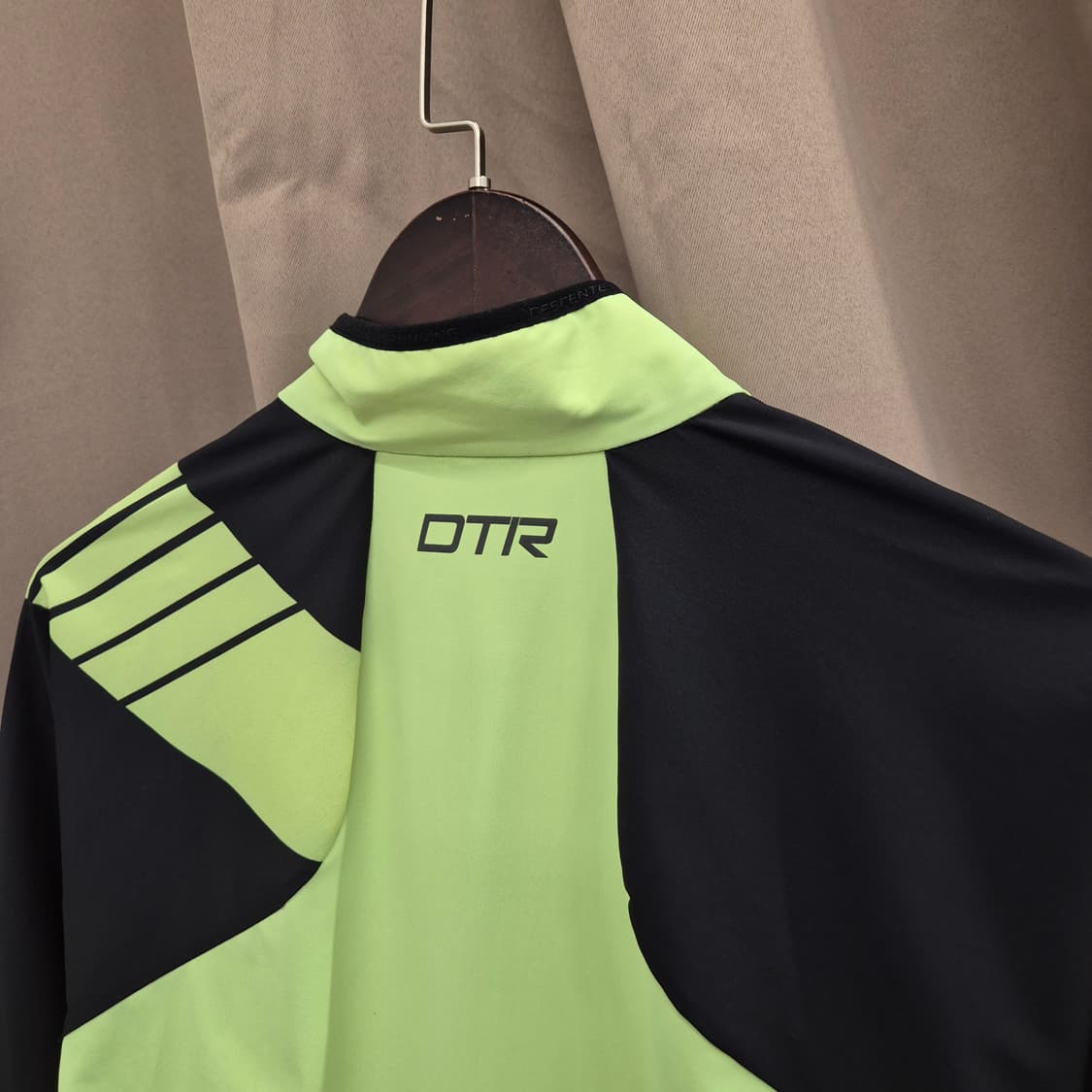 데상트 냉감 스트레치 러닝 집업 100 상품이미지5