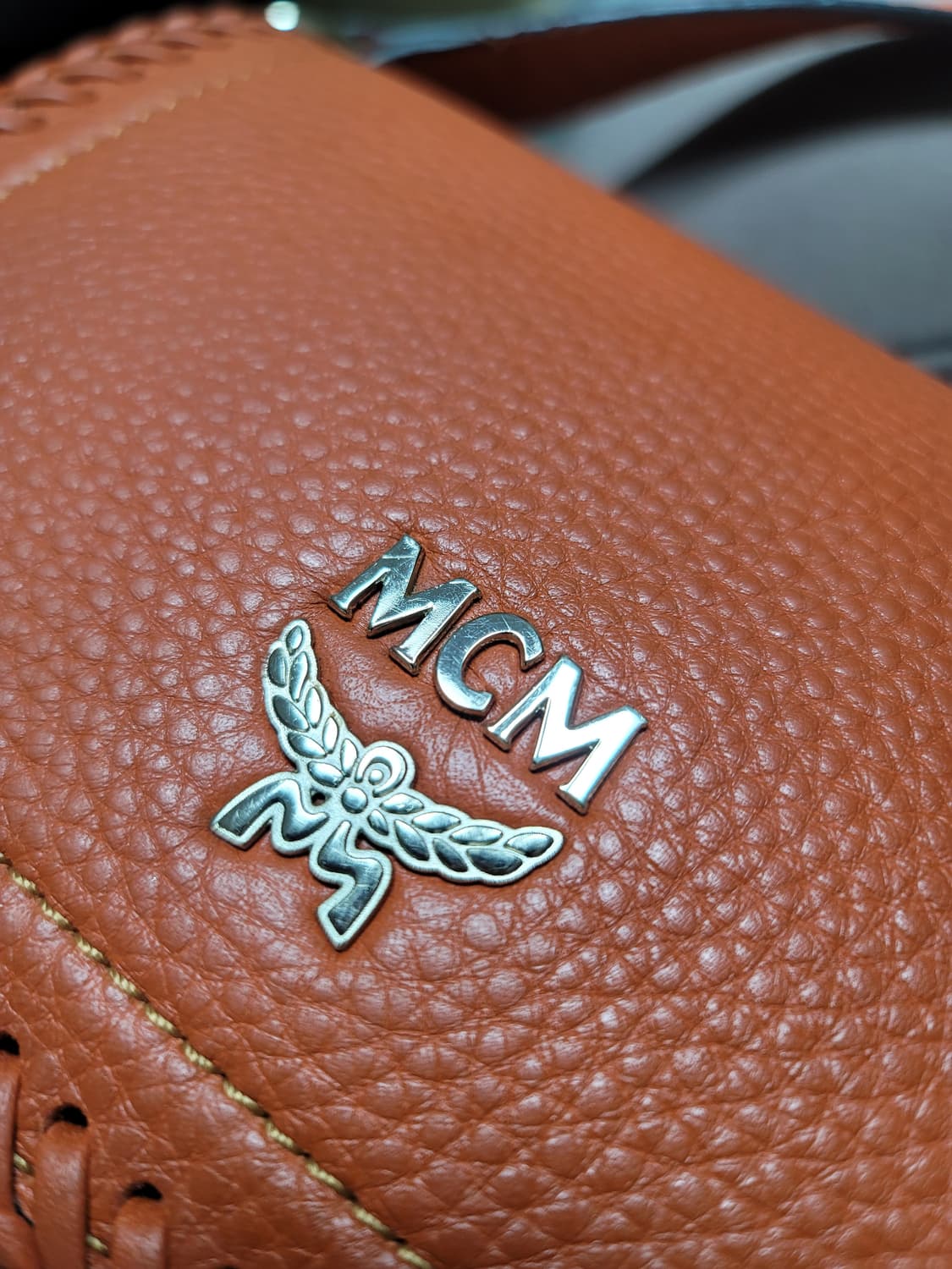 엠씨엠 MCM 미니 숄더백  상태극상

 상품이미지4