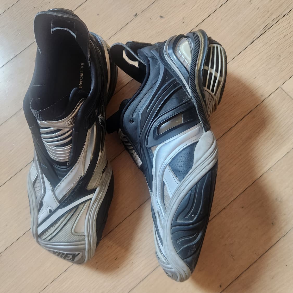 발렌시아가 타이렉스 41사이즈 판매합니다 상품이미지3