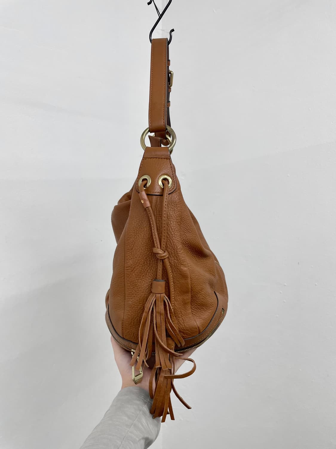 브라운 레더 지퍼 태슬 호보백 상품이미지5