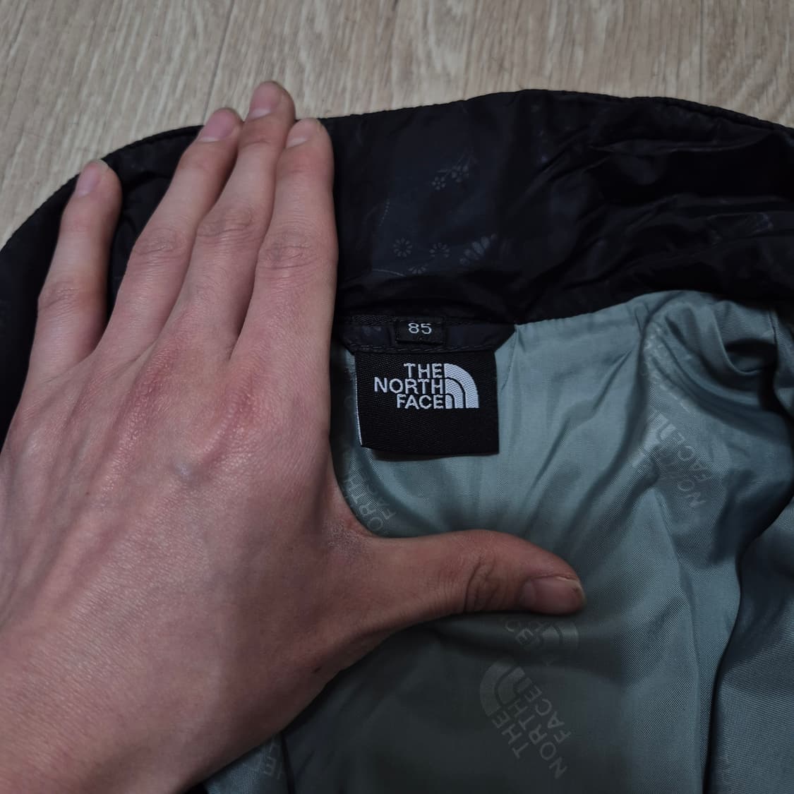 노스페이스 블랙 패턴 경량패딩 점퍼 M(85) 상품이미지5