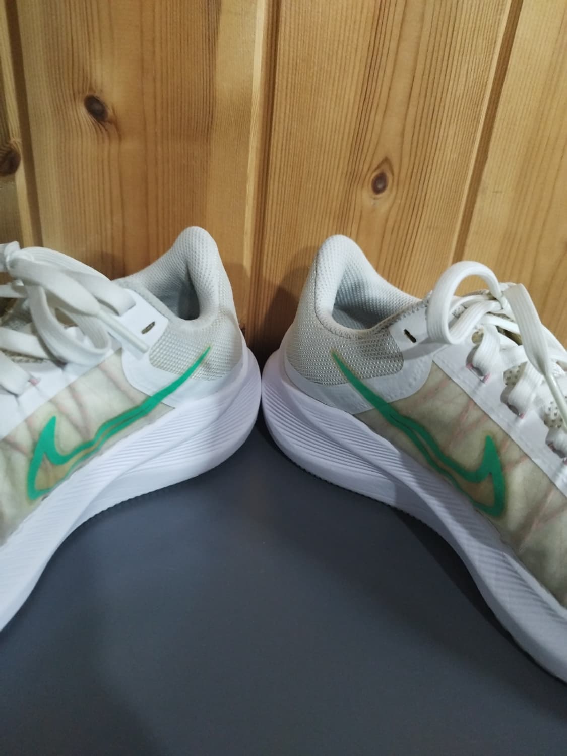 235mm 나이키 줌윈플로8 런닝화  상품이미지7