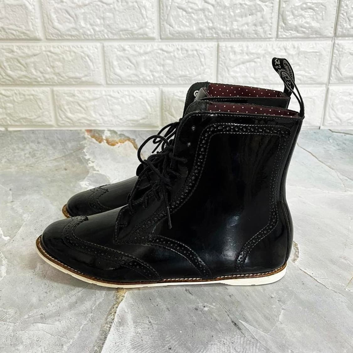 Dr. Martens Delphina 여성 윙팁 패턴 부츠 240 UK5 상품이미지3