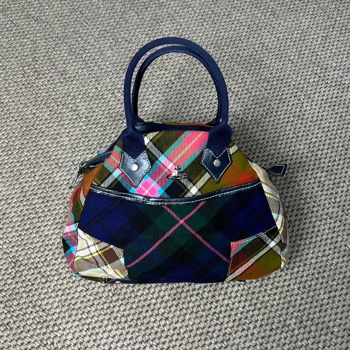 비비안웨스트우드 체크 미니 토트백 상품이미지1