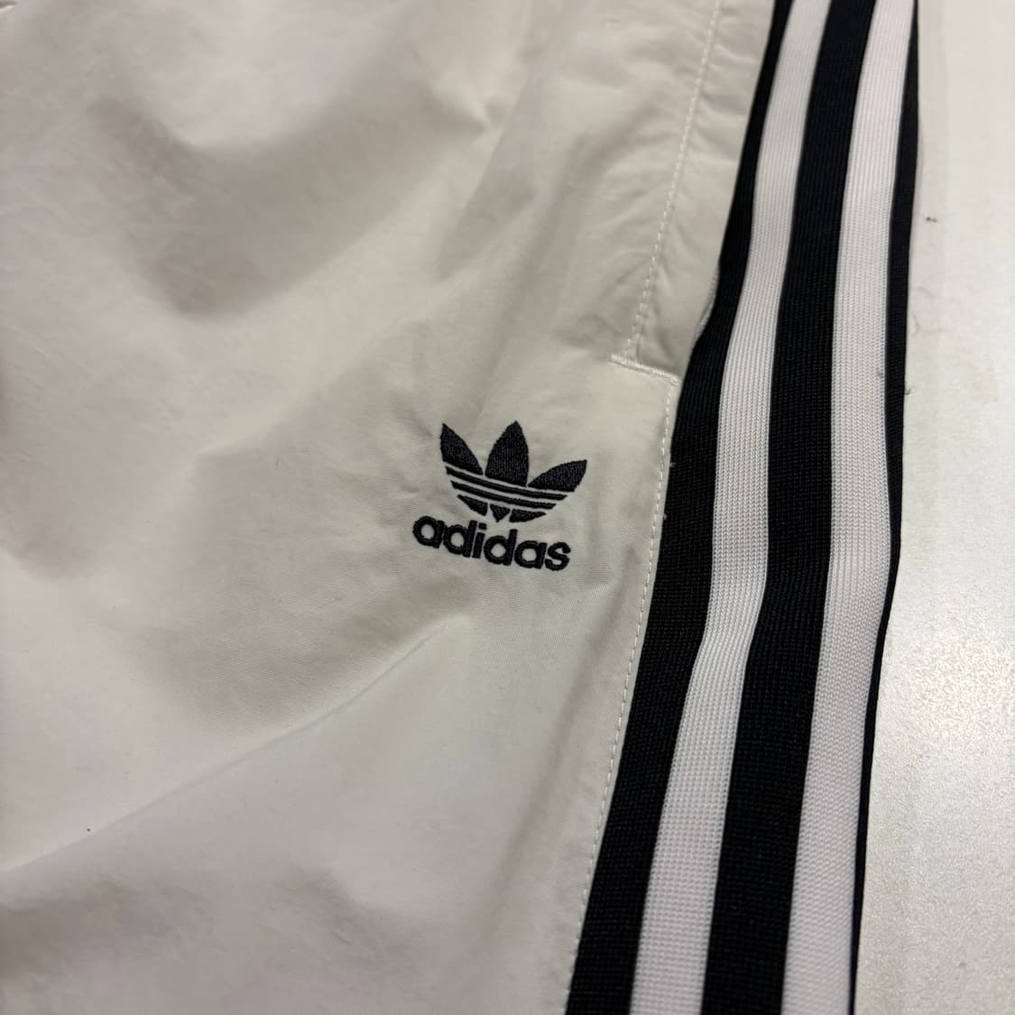 [M] 아디다스 락업 3선 트레이닝 바지 화이트 B255 상품이미지4