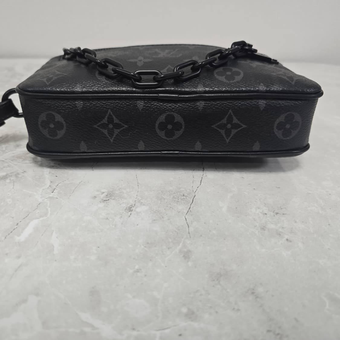 루이비통 포쉐트 볼가 모노그램 이클립스 클러치백 판매 상품이미지2