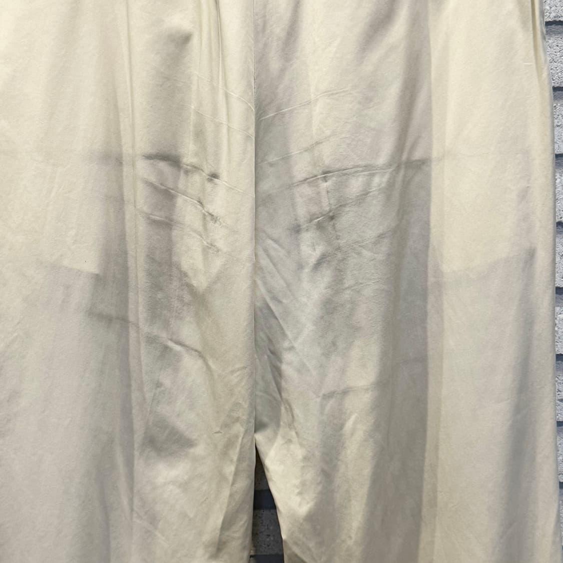 YSL 입생로랑 컴포트핏 와이드슬랙스 투턱 로고자수 디테일 아이보리 상품이미지9