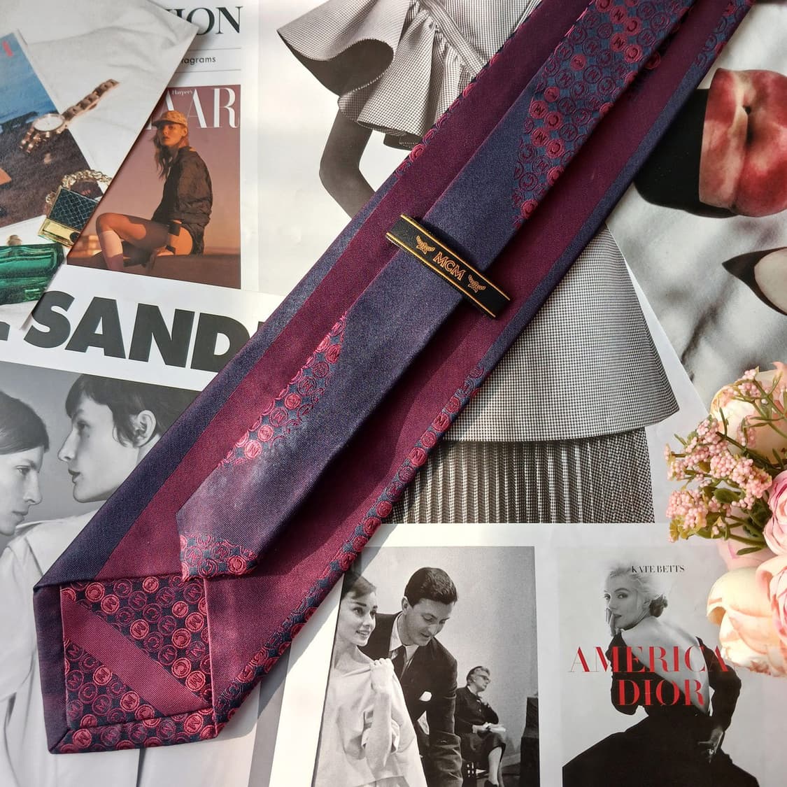 엠씨엠 실크 버건디 로고 패턴 넥타이 9.4cm A등급 A19798
 상품이미지4