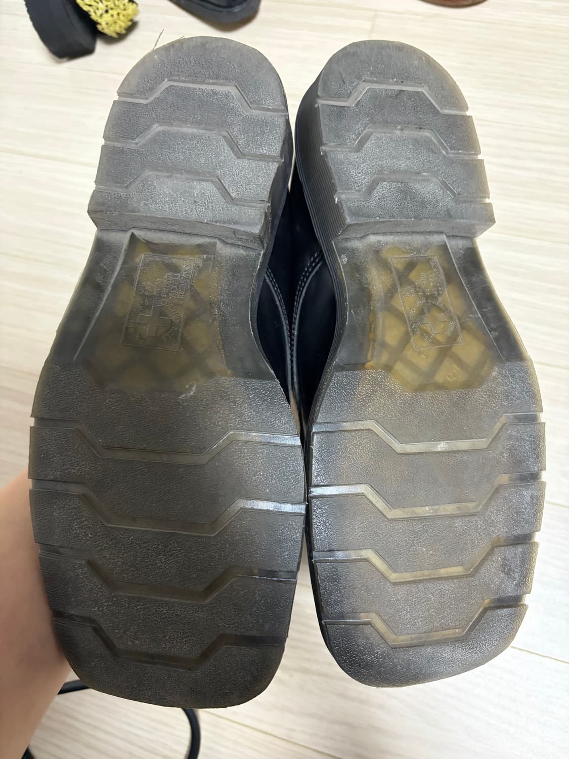 닥터마틴 더로우 240 상품이미지4