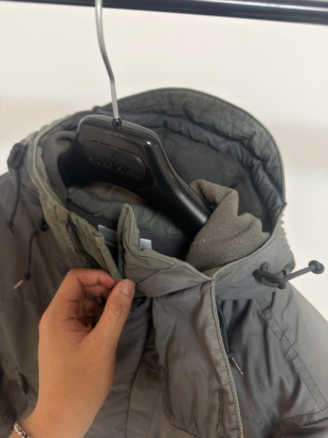 [백화점판, L] 스톤아일랜드 마이크로 랩 다운패딩 카키 그레이 상품이미지2