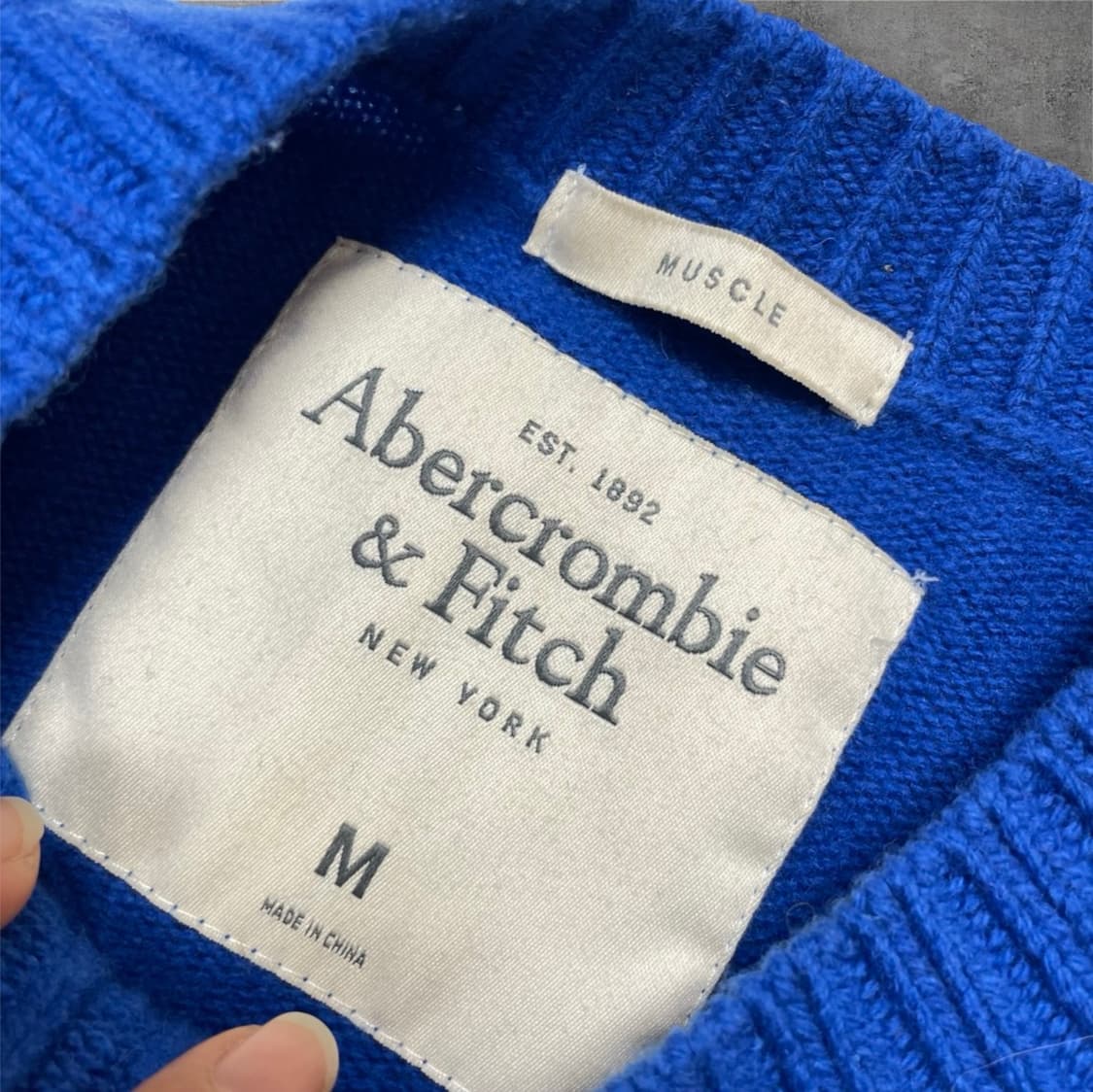 아베크롬비 Abercrombie 블루 머슬핏 니트 M 상품이미지2