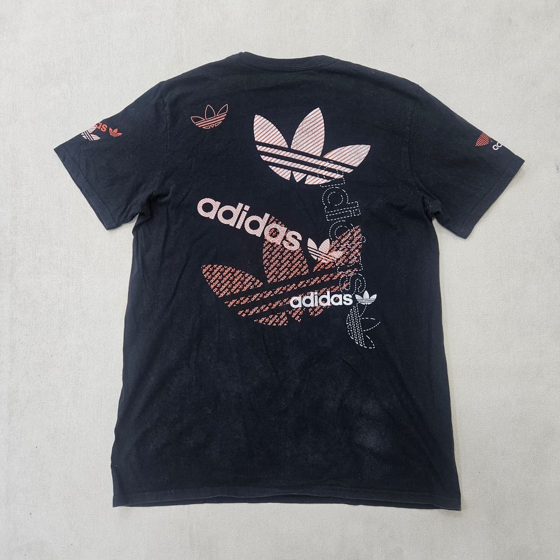 L 아디다스 그래픽 반팔티 0316Y 상품이미지2