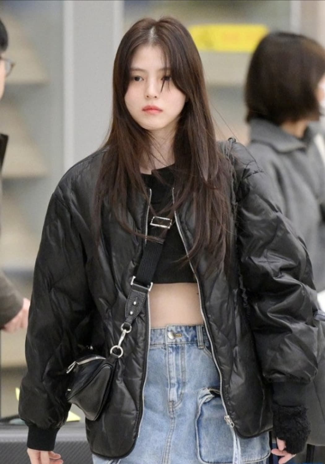 (한소희 PICK)찰스앤키스 필로미나 크링클 이펙트 크로스백 상품이미지1