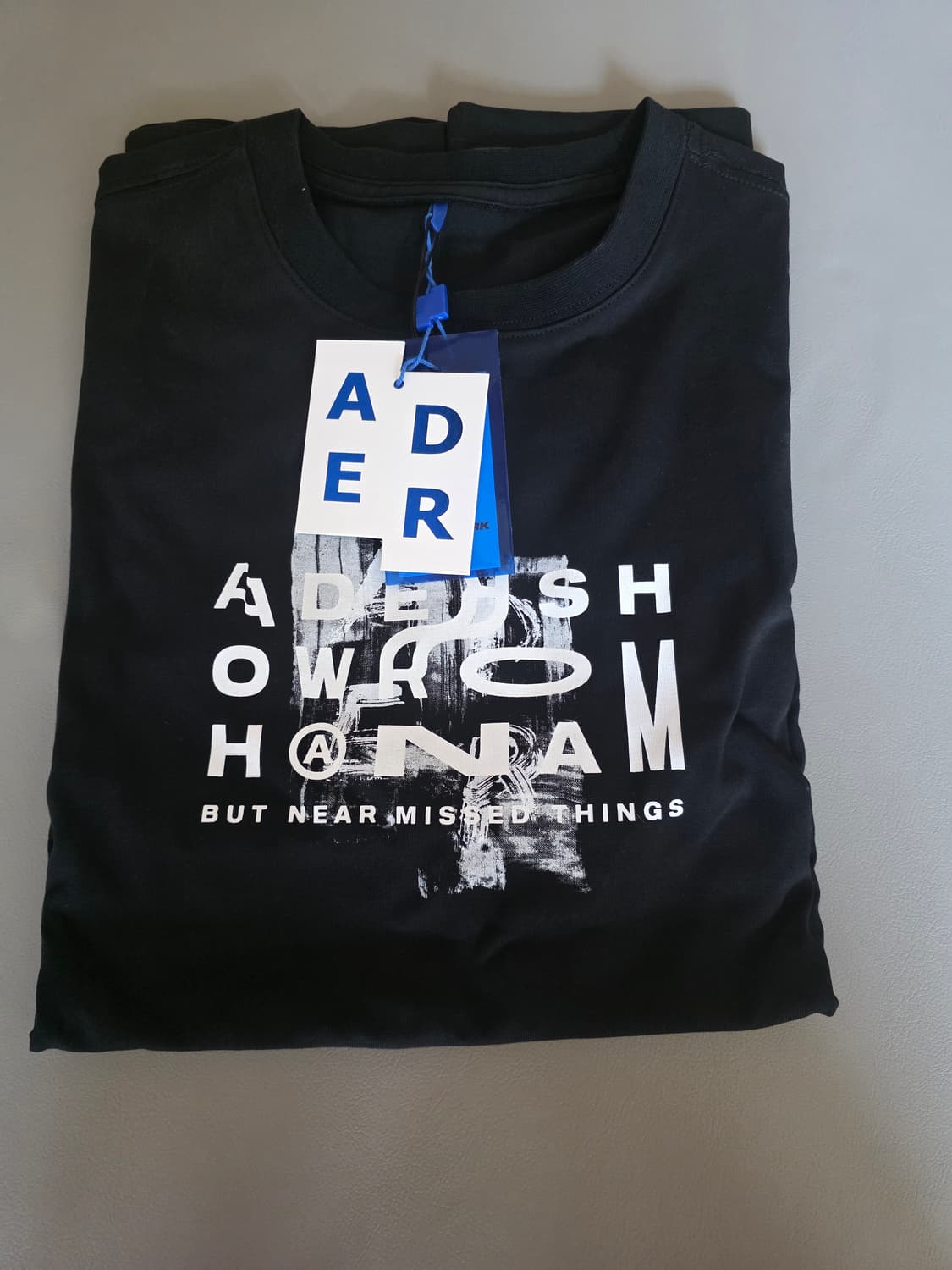 아더에러 플러그샵 한남 티셔츠 블랙 A1 상품이미지3