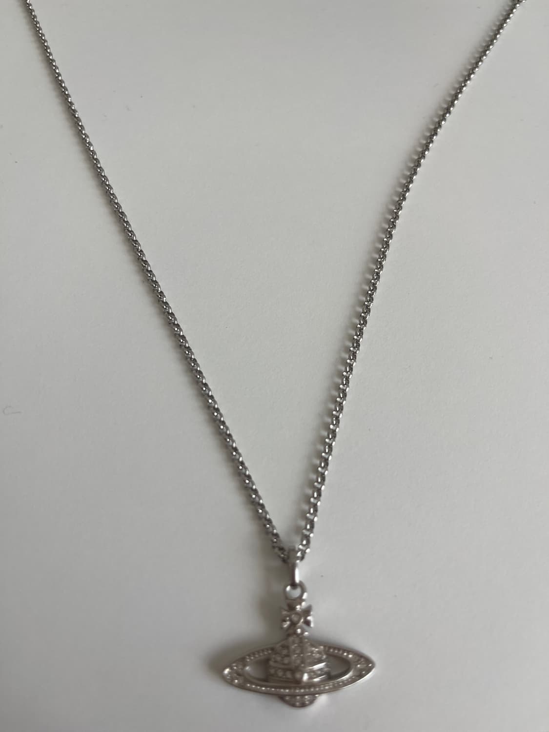 비비안 웨스트 우드 미니바스  릴리프펜던트 실버 팔아요 상품이미지1