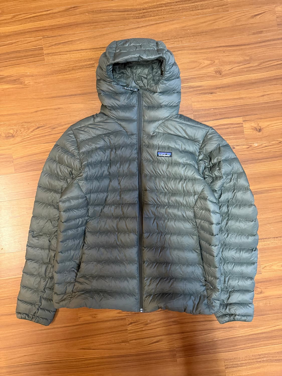 파타고니아 다운 후디 상품이미지1