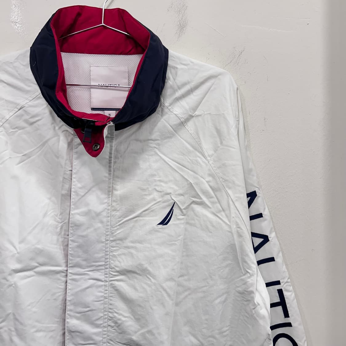 노티카 이너메쉬 슬리브로고 오버핏 바람막이 상품이미지1