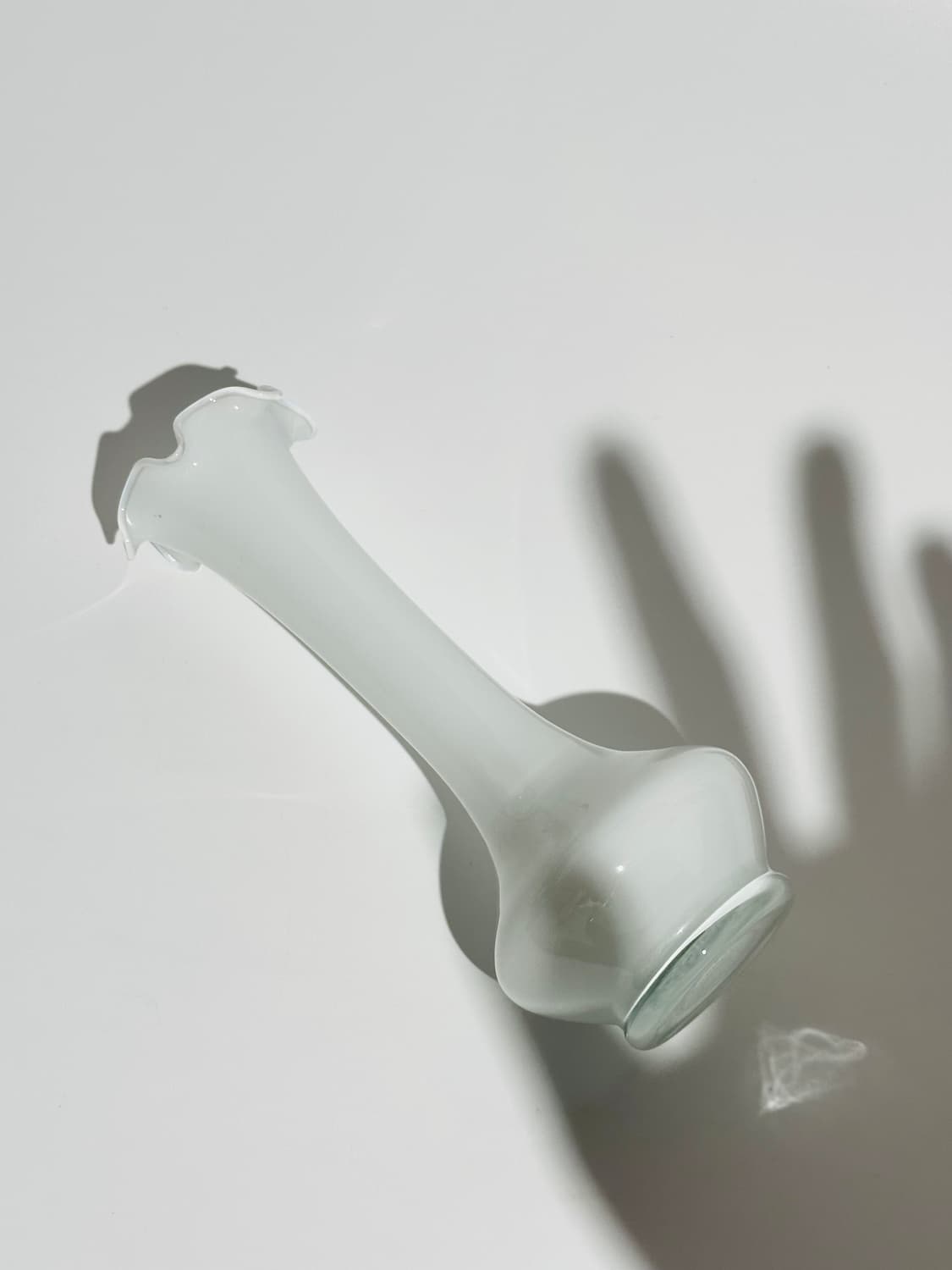 일본 빈티지 핸드블로운 화이트 러플 화병 상품이미지1