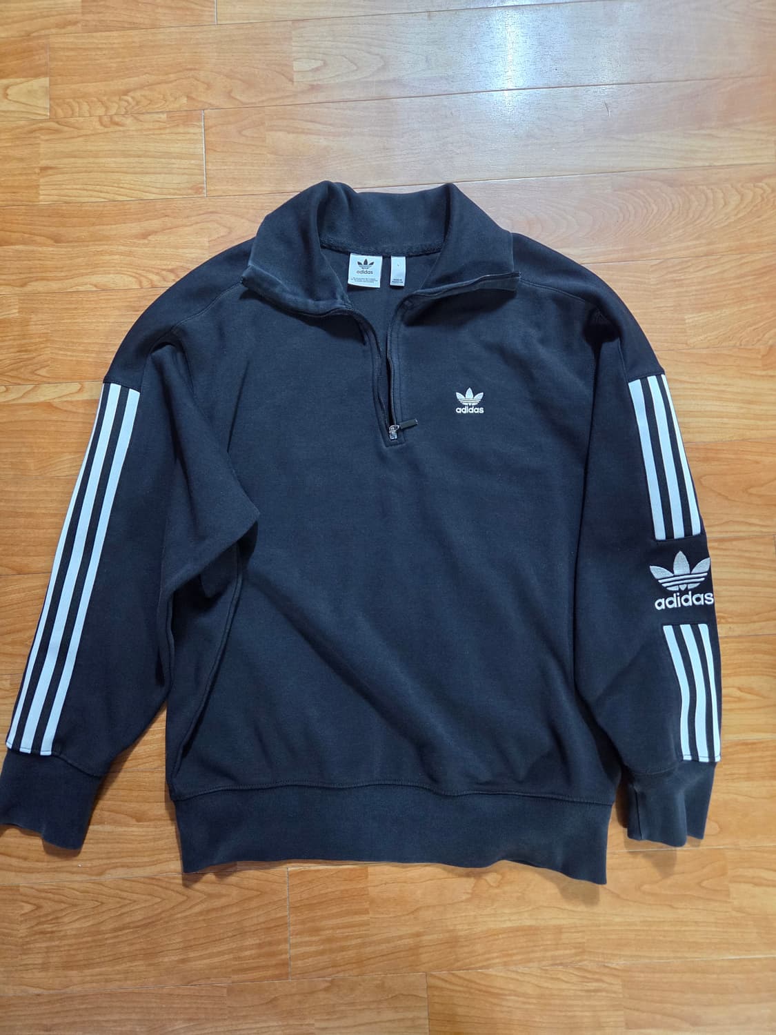 제니착용품 아디다스 우먼스 하프집업 상품이미지1