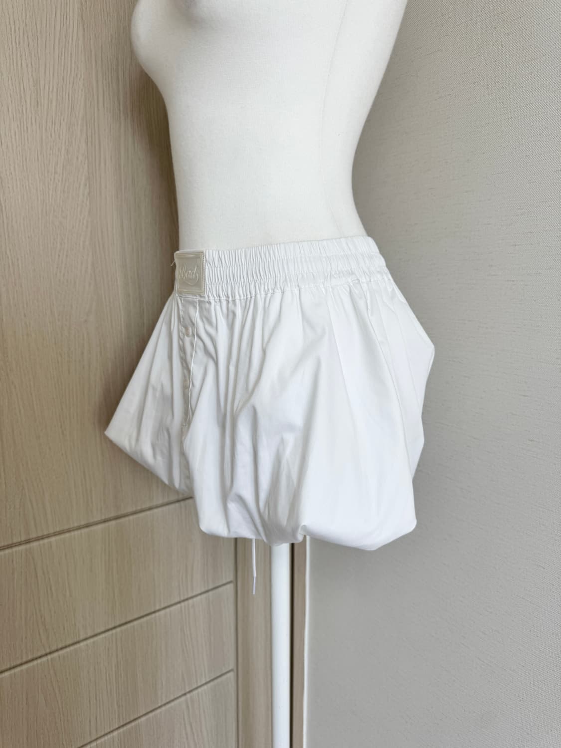 배드블러드) 벌룬 미니 스커트 화이트 S 상품이미지3