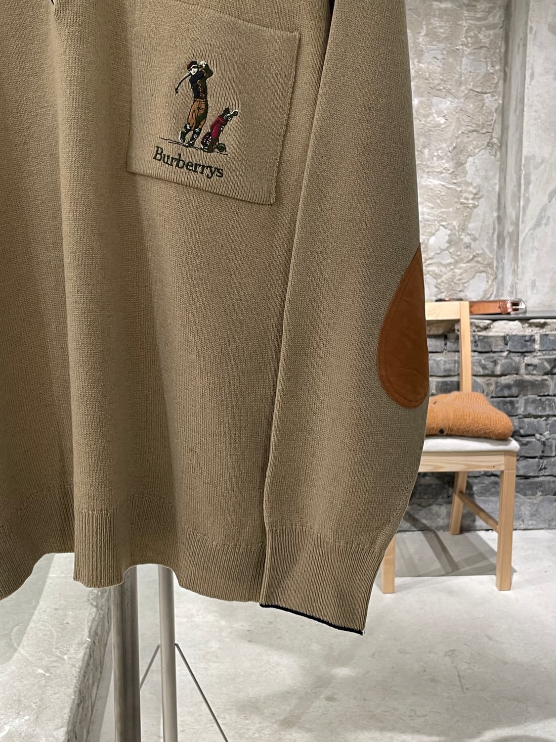 버버리 베이지 골프 로고 페이크 포켓 암 패치 카라 니트 상품이미지5