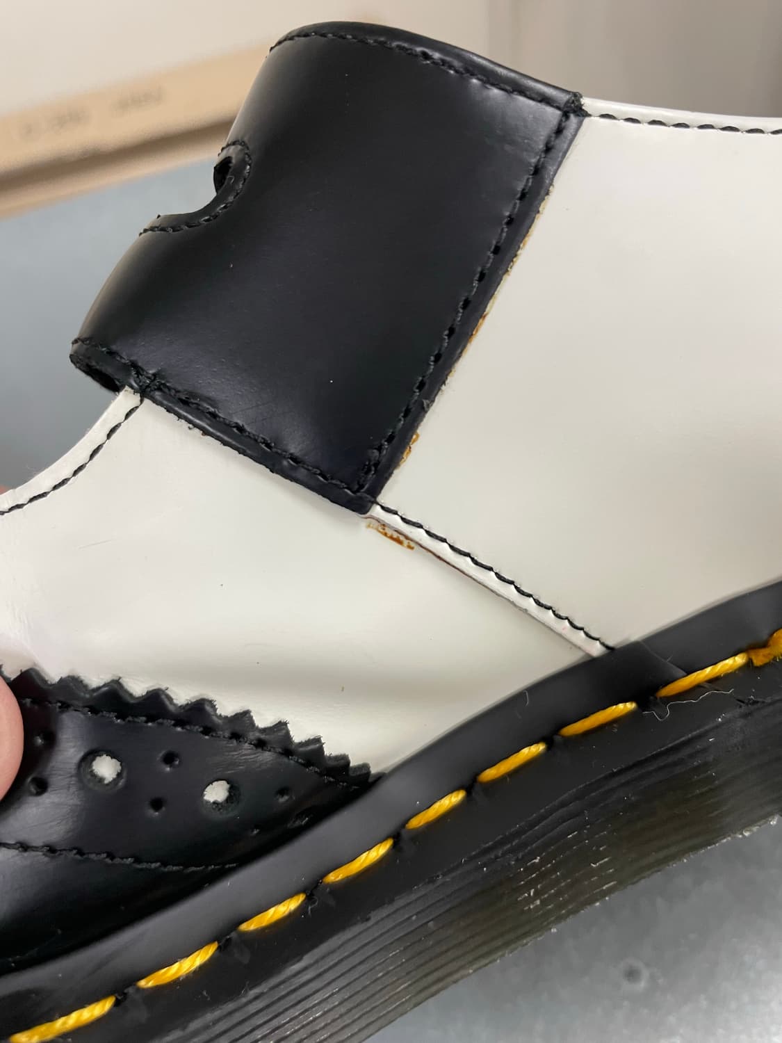 닥터마틴 아데나 2 블랙 앤 화이트 UK4 상품이미지7
