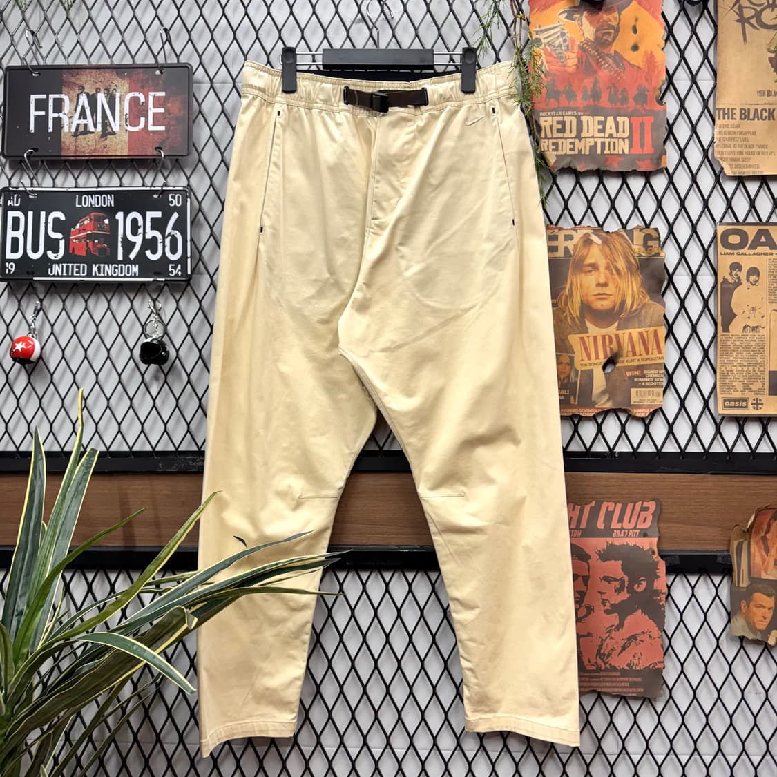 나이키 에센셜 우븐 테이퍼드 팬츠 전후면 로고 포인트 베이지 상품이미지1