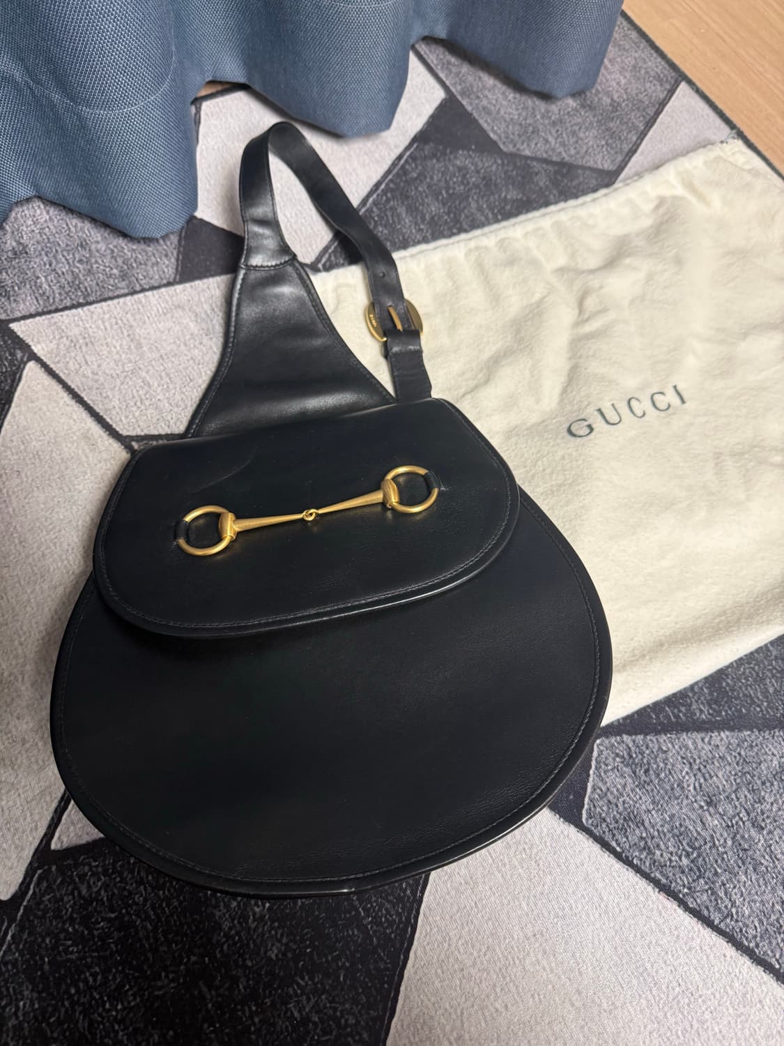 구찌 홀스빗 슬링백 상품이미지1