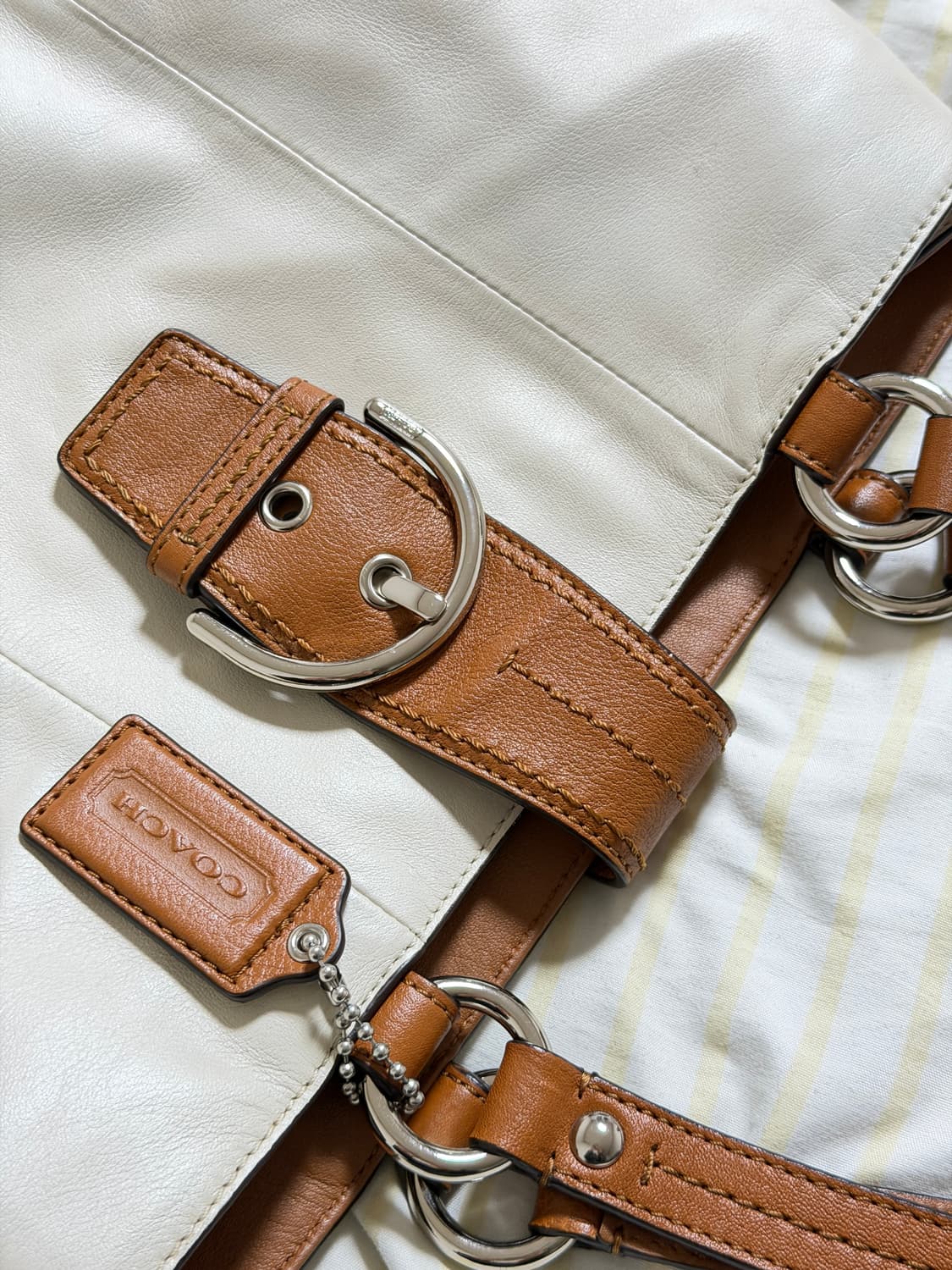 코치 아이보리 숄더백 상품이미지3