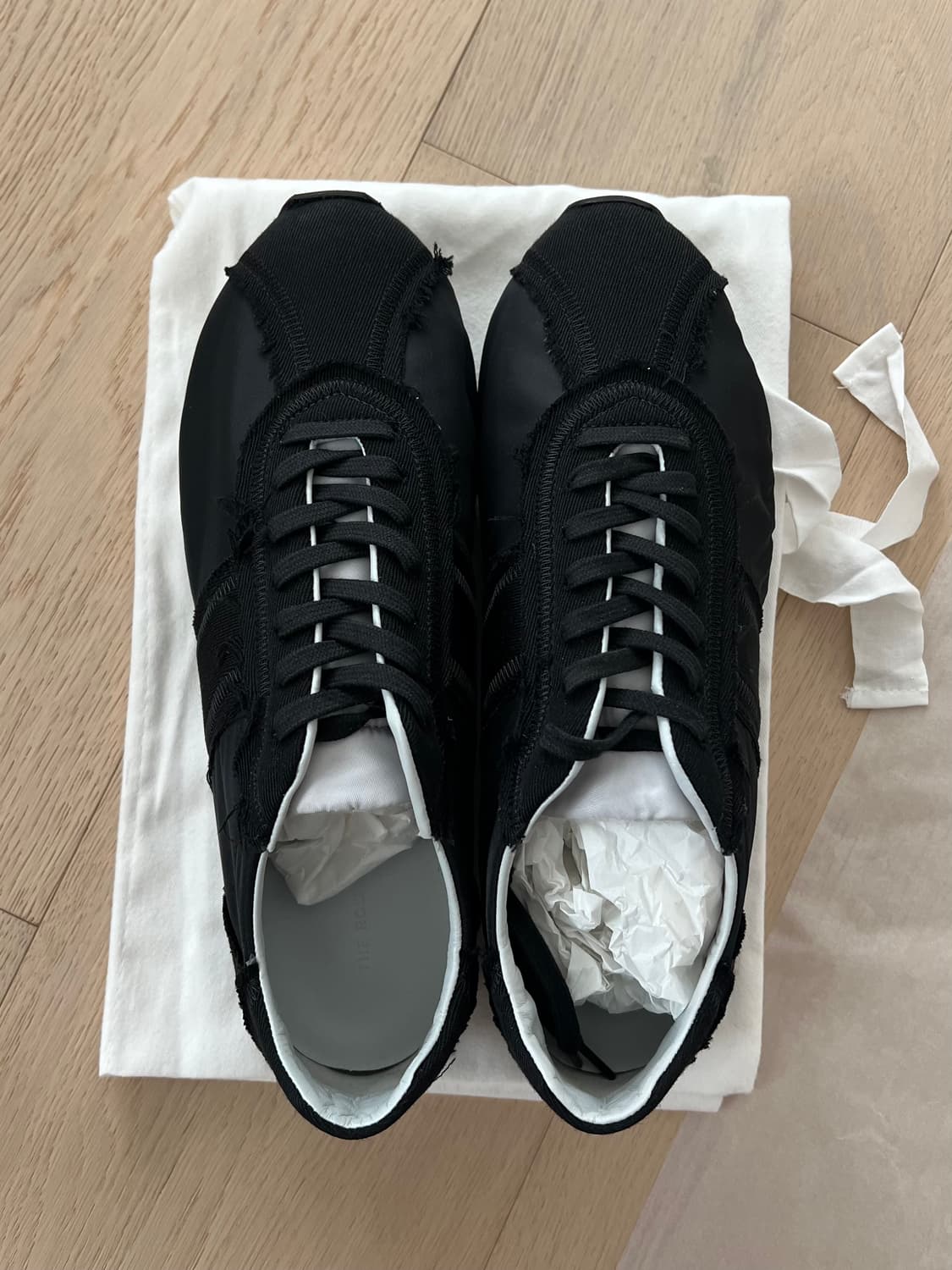 더로우 moveo 디스트레스드 스니커즈 41 블랙 상품이미지2