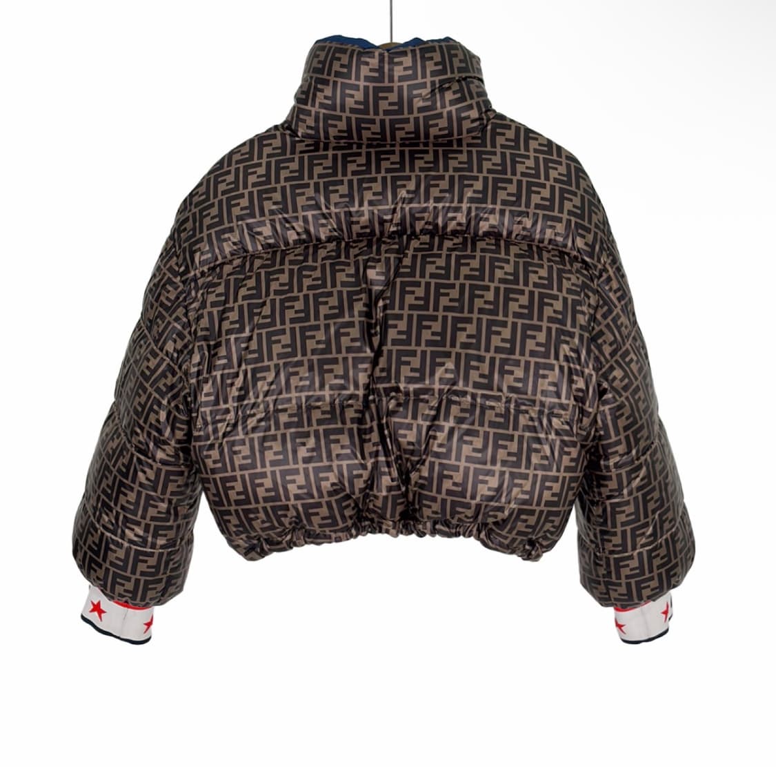 [S] 펜디 x 휠라 여성 모노그램 리버시블 로고 크롭 푸퍼 숏패딩 자켓 상품이미지4