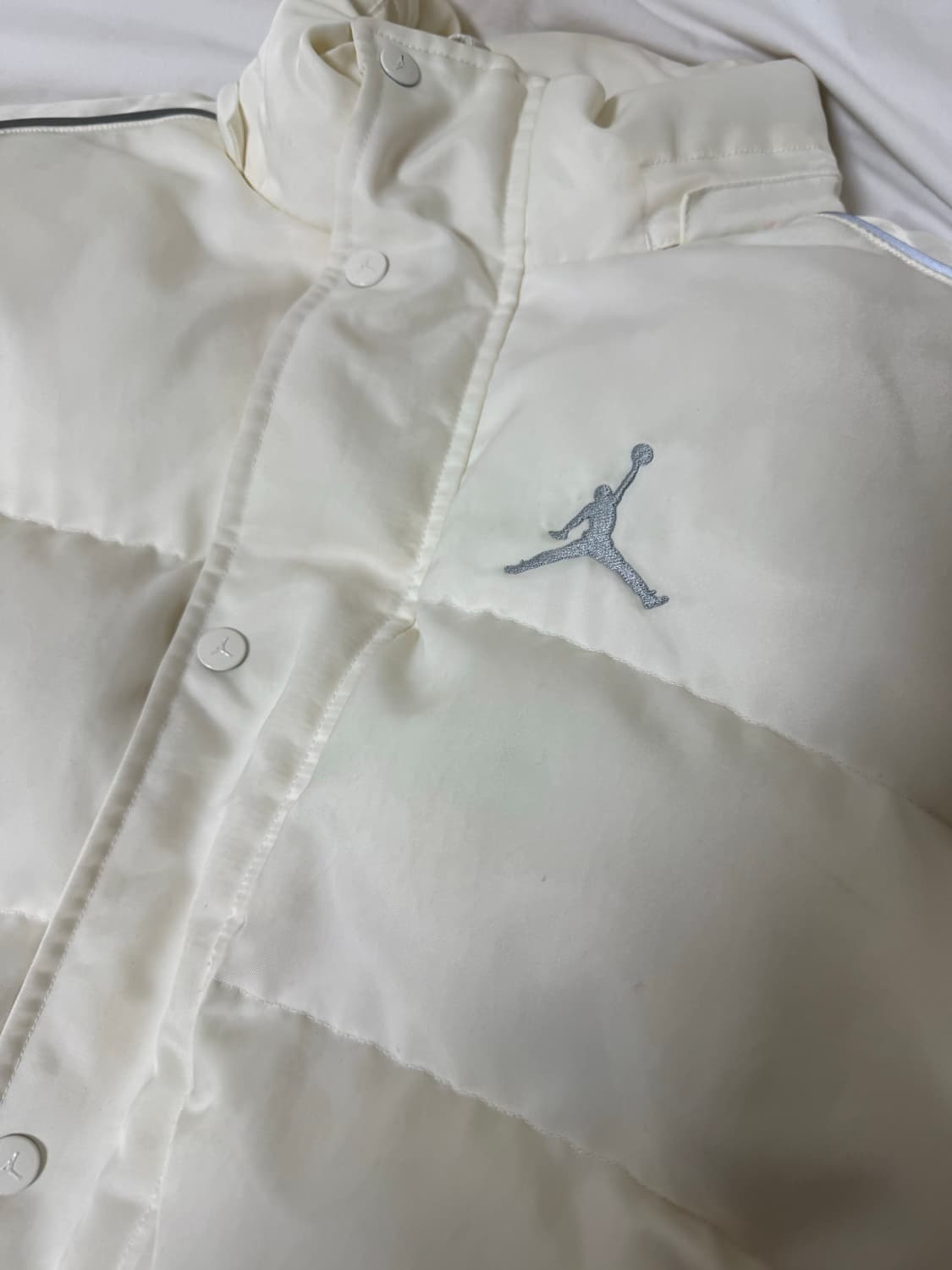 슈프림 조던 푸퍼 패딩 화이트 정품 (가격제안 가능) 상품이미지5